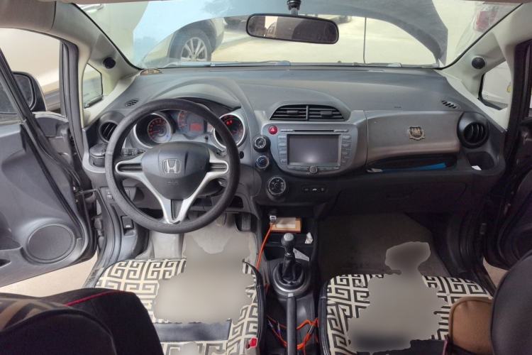 Used Honda Fit 2011 1.3L manual Comfort version Center Console
