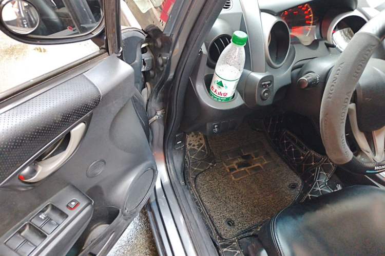 Used Honda Fit 2011 1.5L Automatic Luxury Edition Driver Seat