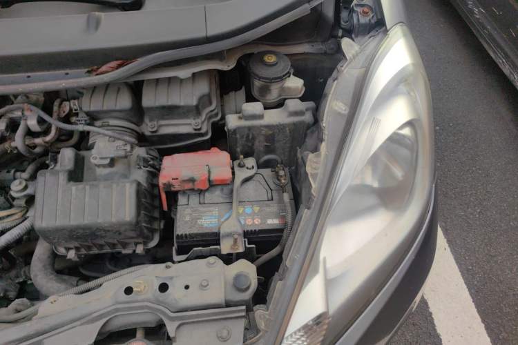 Used Honda Fit 2011 1.5L Automatic Luxury Edition Engine Bay Left