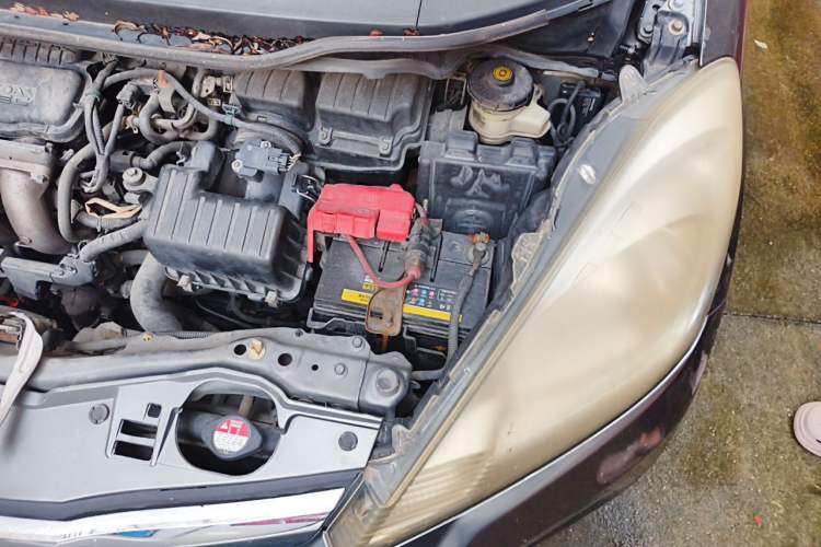 Used Honda Fit 2011 1.5L Automatic Luxury Edition Engine Bay Left