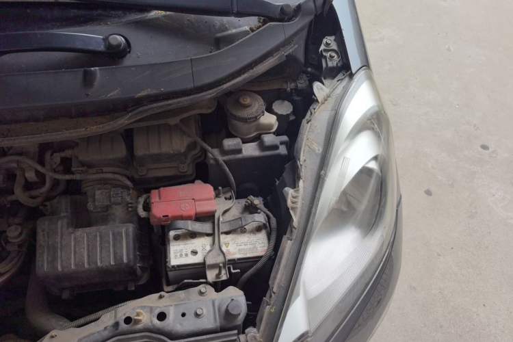 Used Honda Fit 2011 1.3L manual Comfort version Engine Bay Left