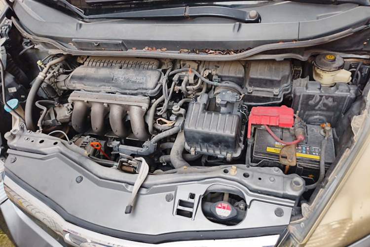 Used Honda Fit 2011 1.5L Automatic Luxury Edition Engine Bay