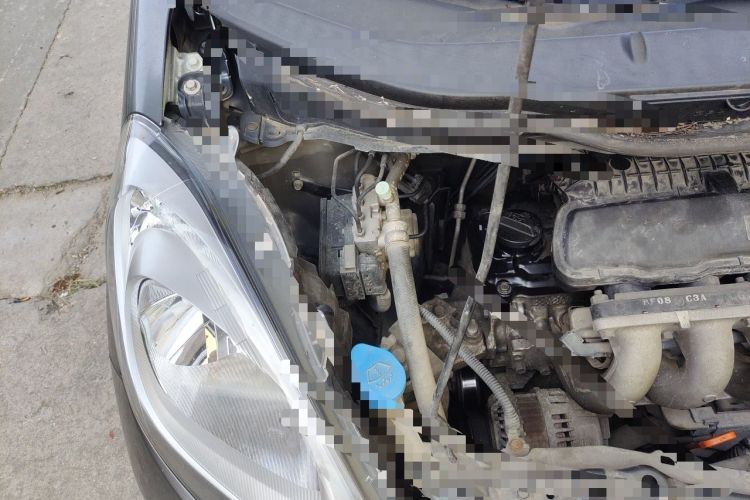 Used Honda Fit 2011 1.3L automatic comfort version Engine Bay Right