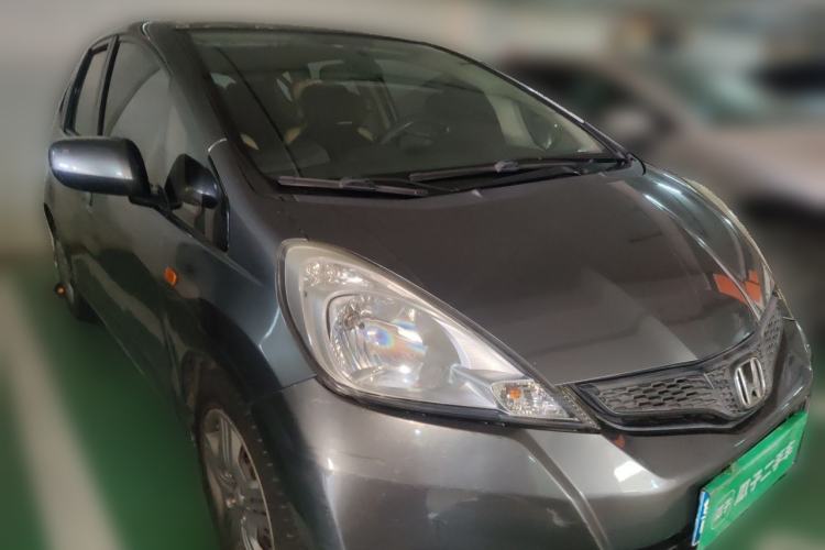 Used Honda Fit 2011 1.3L automatic comfort version Front Right 45 Deg