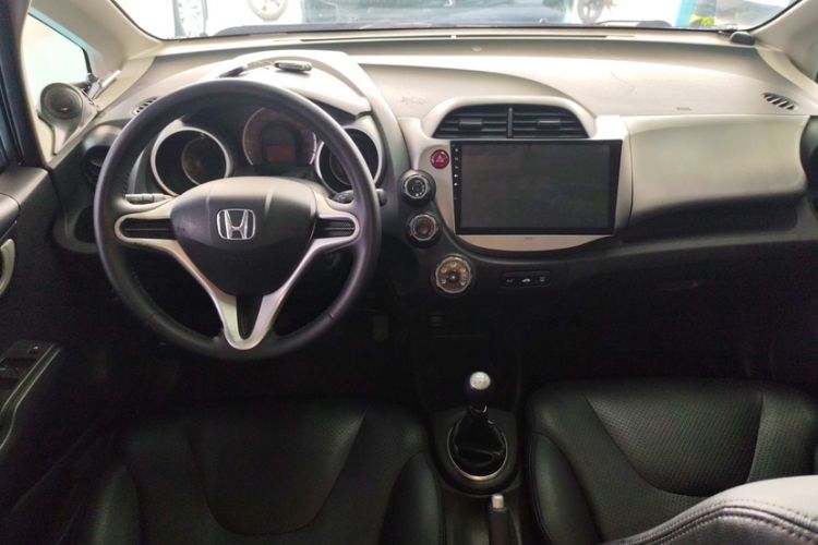 Used Honda Fit 2011 1.3L manual Comfort version Interior 1