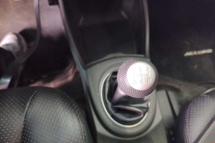 Used Honda Fit 2011 1.3L manual Comfort version Interior 4