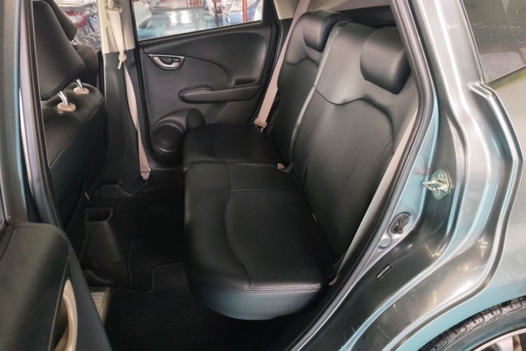 Used Honda Fit 2011 1.3L manual Comfort version Interior 6