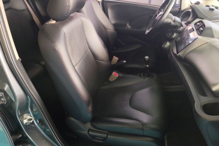 Used Honda Fit 2011 1.3L manual Comfort version Interior 7