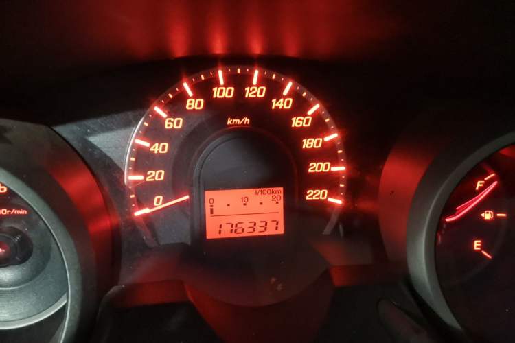 Used Honda Fit 2011 1.3L manual Comfort version Odometer Close Up