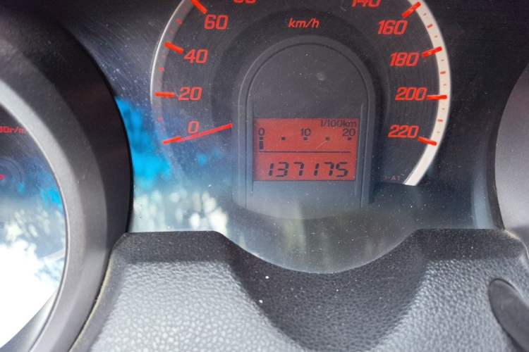 Used Honda Fit 2011 1.3L manual Comfort version Odometer Close Up