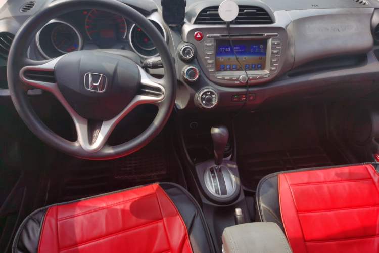 Used Honda Fit 2011 1.3L automatic comfort version Center Console