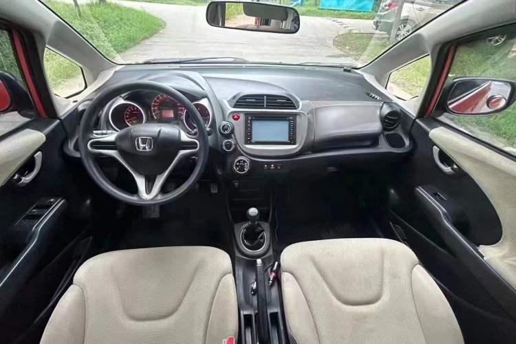 Used Honda Fit 2011 1.3L manual Comfort version Center Console