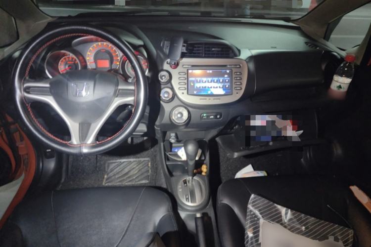 Used Honda Fit 2011 1.3L automatic comfort version Center Console