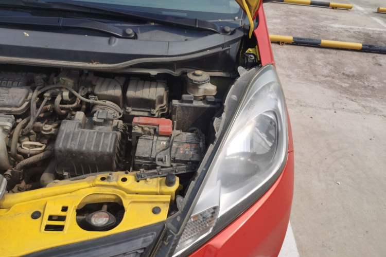 Used Honda Fit 2011 1.3L automatic comfort version Engine Bay Left