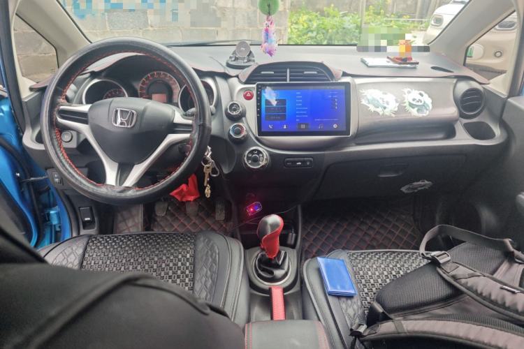 Used Honda Fit 2011 1.3L manual Comfort version Center Console