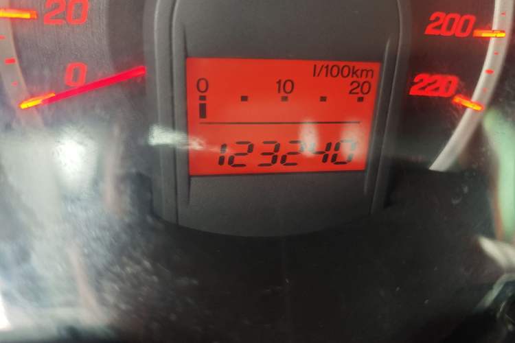 Used Honda Fit 2011 1.3L manual Comfort version Odometer Close Up