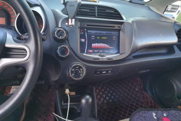 Used Honda Fit 2011 1.3L automatic comfort version Audio And AC Panel