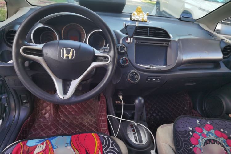 Used Honda Fit 2011 1.3L automatic comfort version Center Console