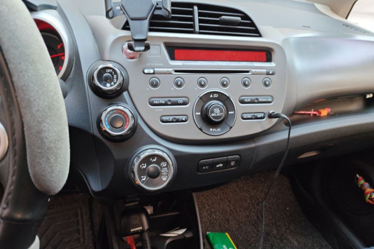 Used Honda Fit 2011 1.5L manual luxury version Audio And AC Panel