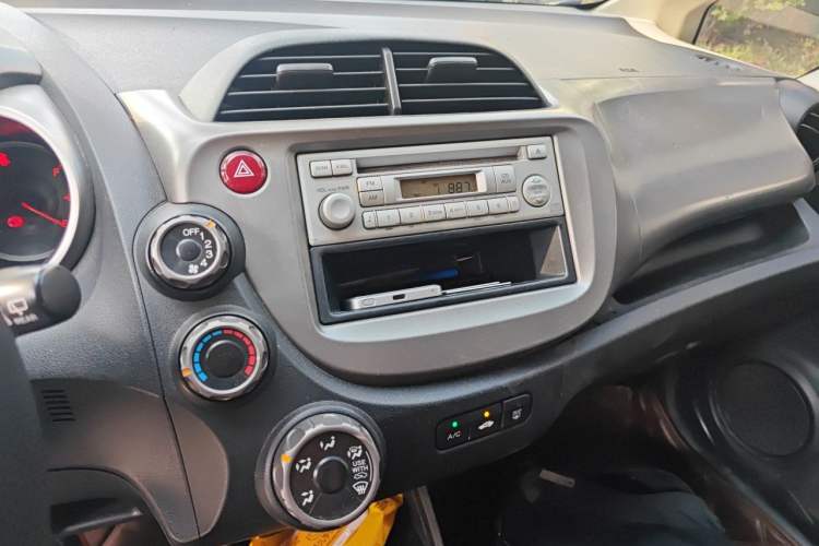 Used Honda Fit 2011 1.3L automatic comfort version Audio And AC Panel