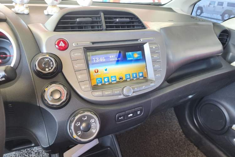 Used Honda Fit 2011 1.5L Automatic Luxury Edition Audio And AC Panel