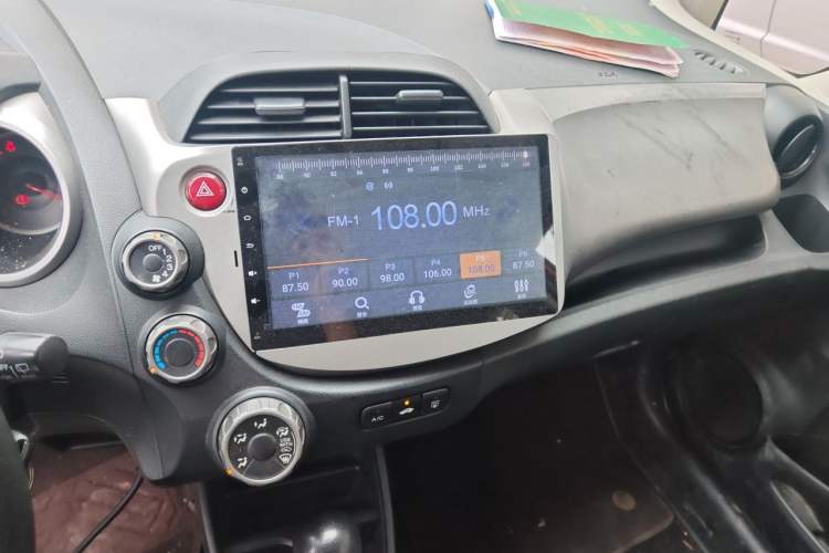Used Honda Fit 2011 1.5L Automatic Luxury Edition Audio And AC Panel