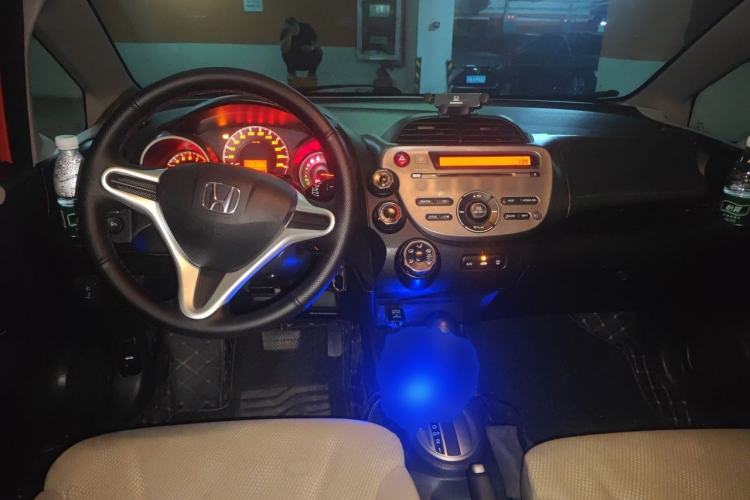 Used Honda Fit 2011 1.5L Automatic Luxury Edition Center Console