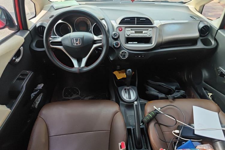 Used Honda Fit 2011 1.3L automatic comfort version Center Console