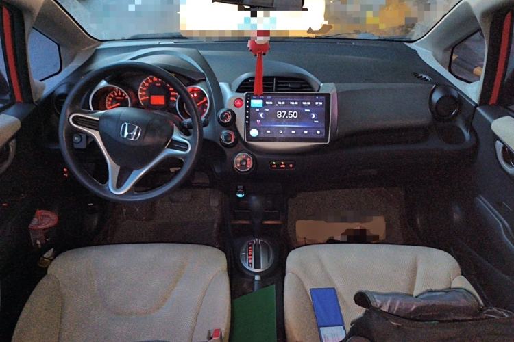 Used Honda Fit 2011 1.3L automatic comfort version Center Console
