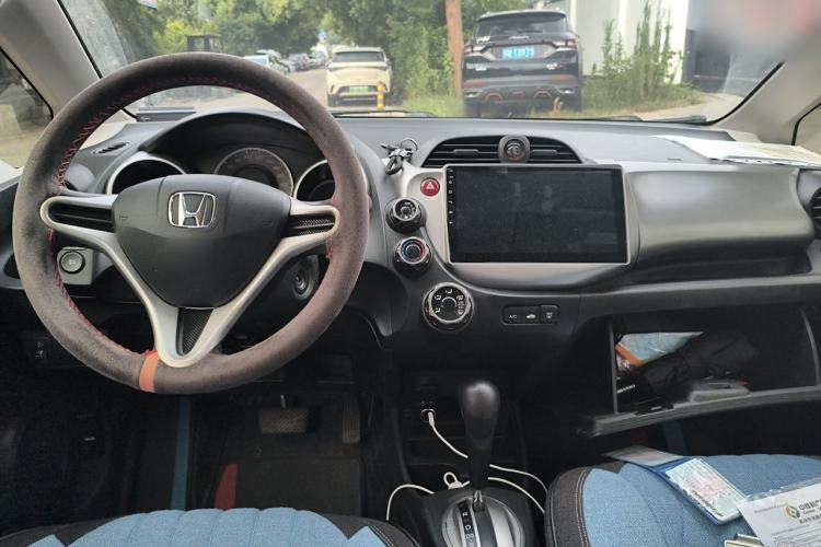 Used Honda Fit 2011 1.3L automatic comfort version Center Console