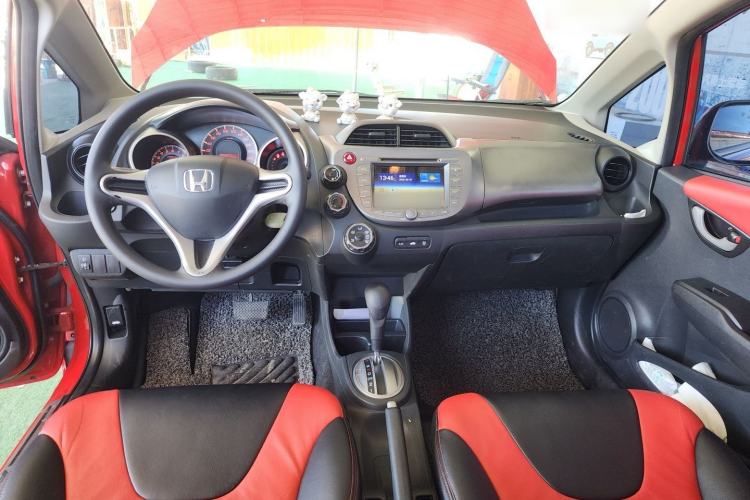 Used Honda Fit 2011 1.5L Automatic Luxury Edition Center Console