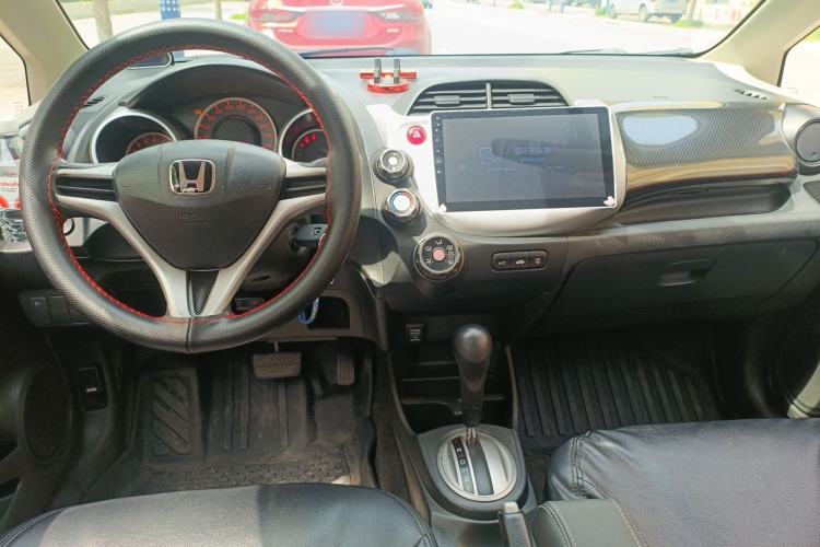 Used Honda Fit 2011 1.3L automatic comfort version Center Console