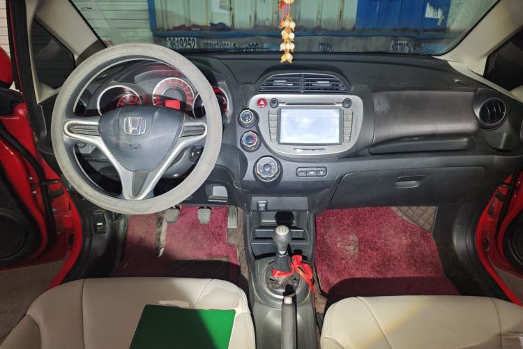Used Honda Fit 2011 1.3L manual Comfort version Center Console