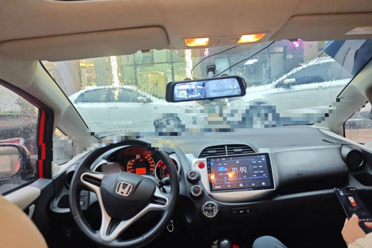 Used Honda Fit 2011 1.5L Automatic Luxury Edition Center Console
