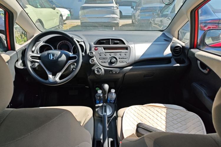 Used Honda Fit 2011 1.5L Automatic Luxury Edition Center Console