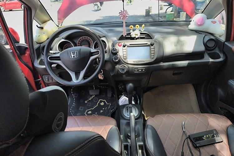 Used Honda Fit 2011 1.5L Automatic Luxury Edition Center Console