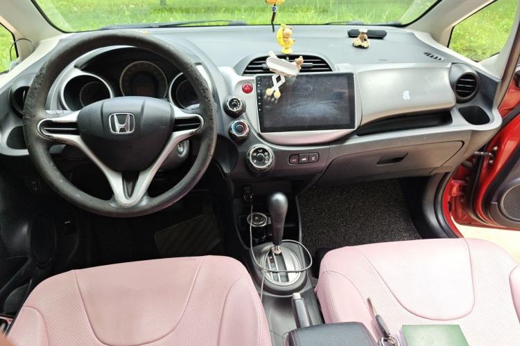 Used Honda Fit 2011 1.3L automatic comfort version Center Console