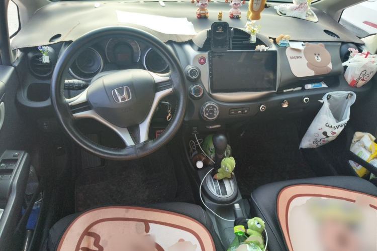 Used Honda Fit 2011 1.3L automatic comfort version Center Console