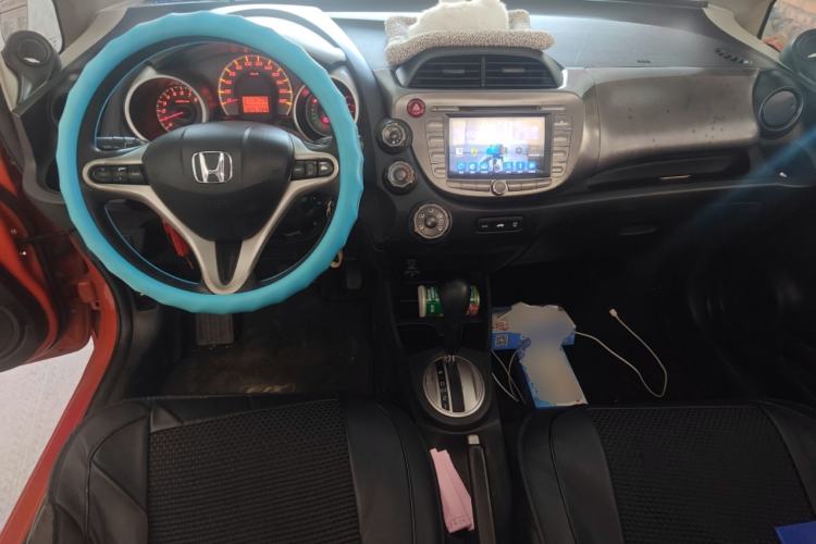 Used Honda Fit 2011 1.5L Automatic Luxury Edition Center Console