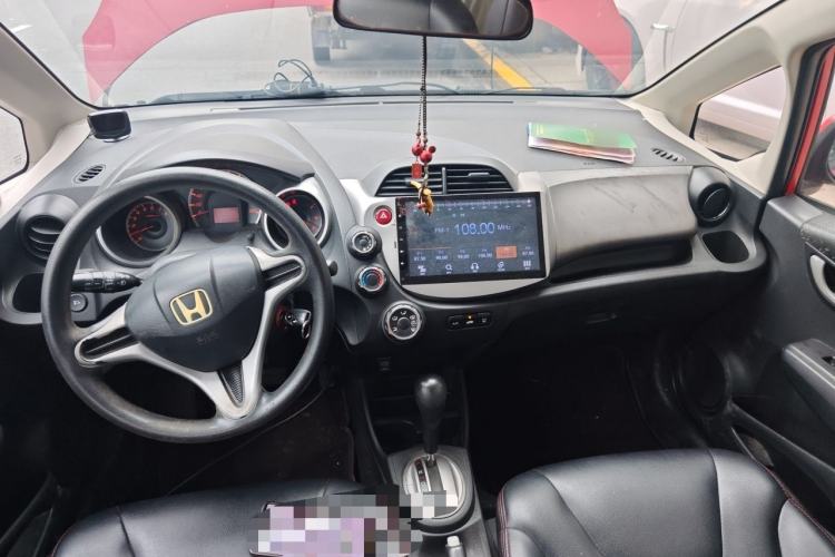 Used Honda Fit 2011 1.5L Automatic Luxury Edition Center Console