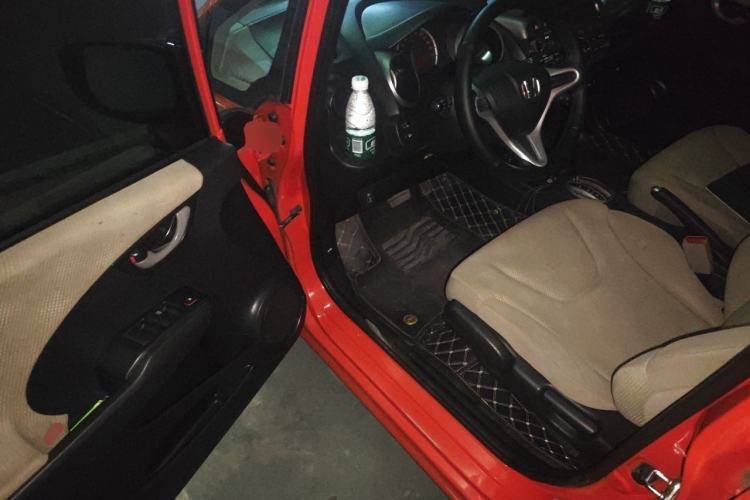 Used Honda Fit 2011 1.5L Automatic Luxury Edition Driver Seat