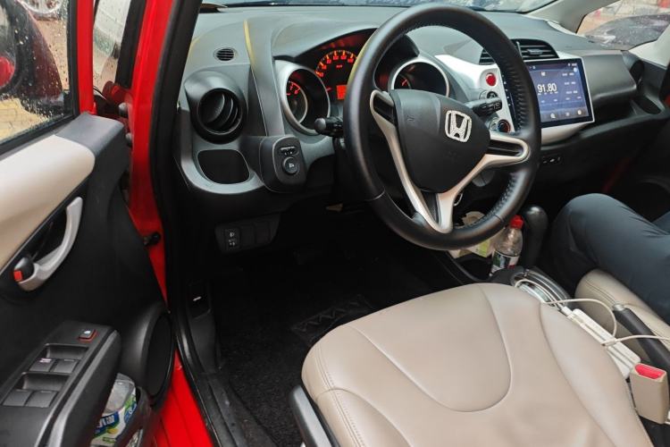Used Honda Fit 2011 1.5L Automatic Luxury Edition Driver Seat