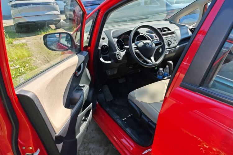 Used Honda Fit 2011 1.5L Automatic Luxury Edition Driver Seat