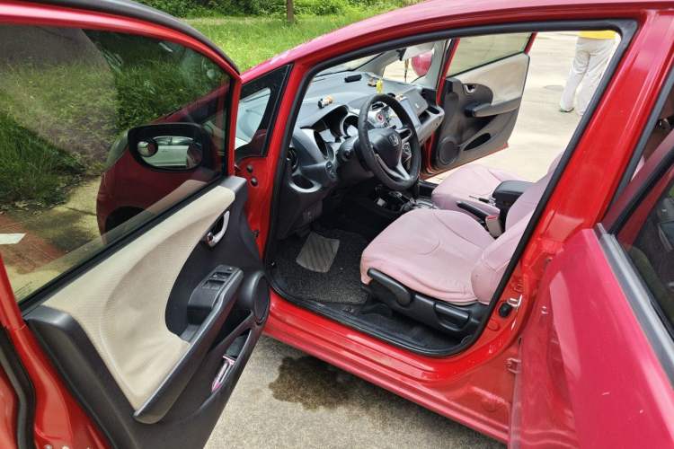 Used Honda Fit 2011 1.3L automatic comfort version Driver Seat