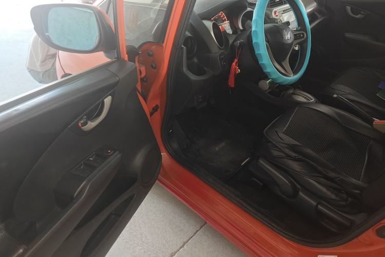 Used Honda Fit 2011 1.5L Automatic Luxury Edition Driver Seat