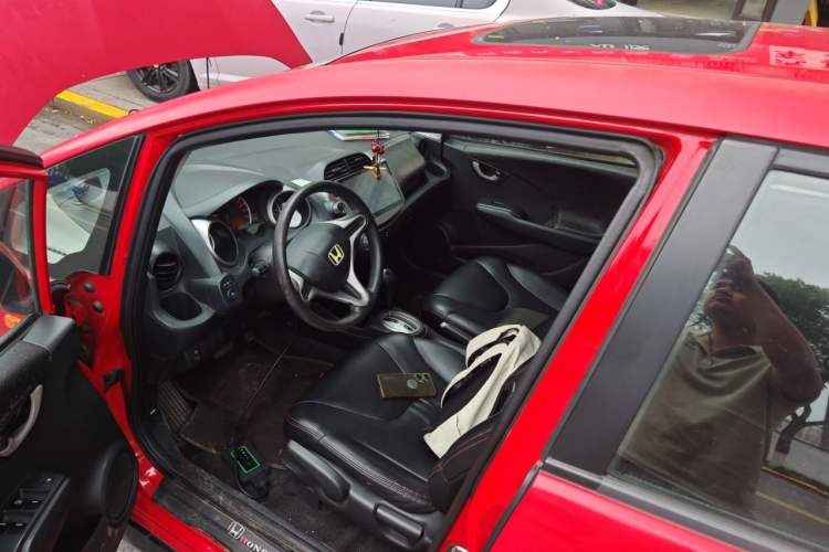 Used Honda Fit 2011 1.5L Automatic Luxury Edition Driver Seat