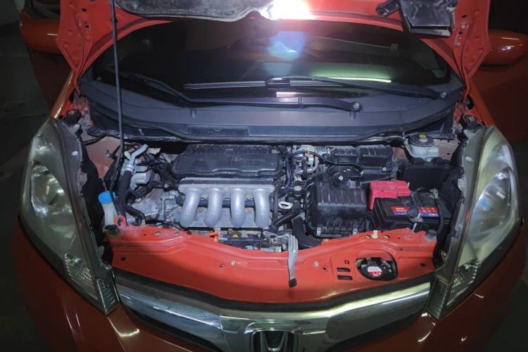 Used Honda Fit 2011 1.5L Automatic Luxury Edition Engine Bay