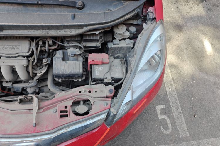 Used Honda Fit 2011 1.5L manual luxury version Engine Bay Left