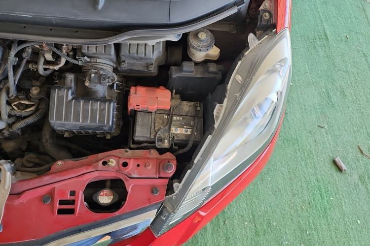 Used Honda Fit 2011 1.5L Automatic Luxury Edition Engine Bay Left