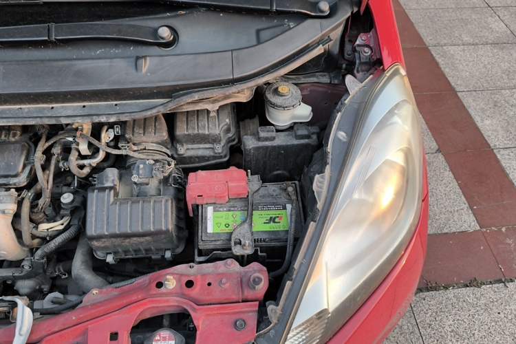 Used Honda Fit 2011 1.3L automatic comfort version Engine Bay Left